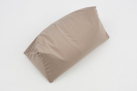 md 40675 triangular pillow
