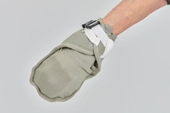 md 272: anti-scratch mitten